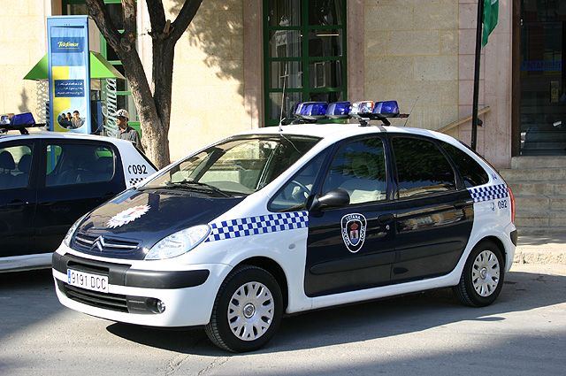 Citron Xsara Picasso. Polica Local Totana