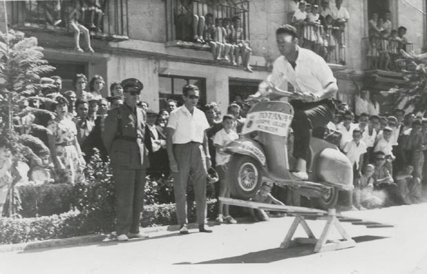 Jincana en el centro del pueblo (el Cabrera)