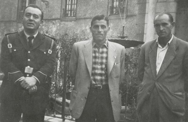 Manzanera en la Santa con unos amigos