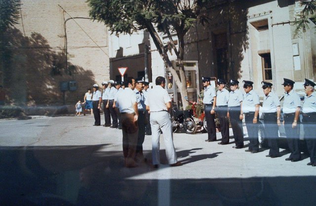Policias Municipales de Totana en la puerta del Ayuntamiento.